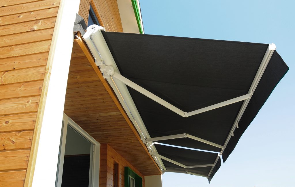  A High Quality Retractable Awning for A Modern Vacation House