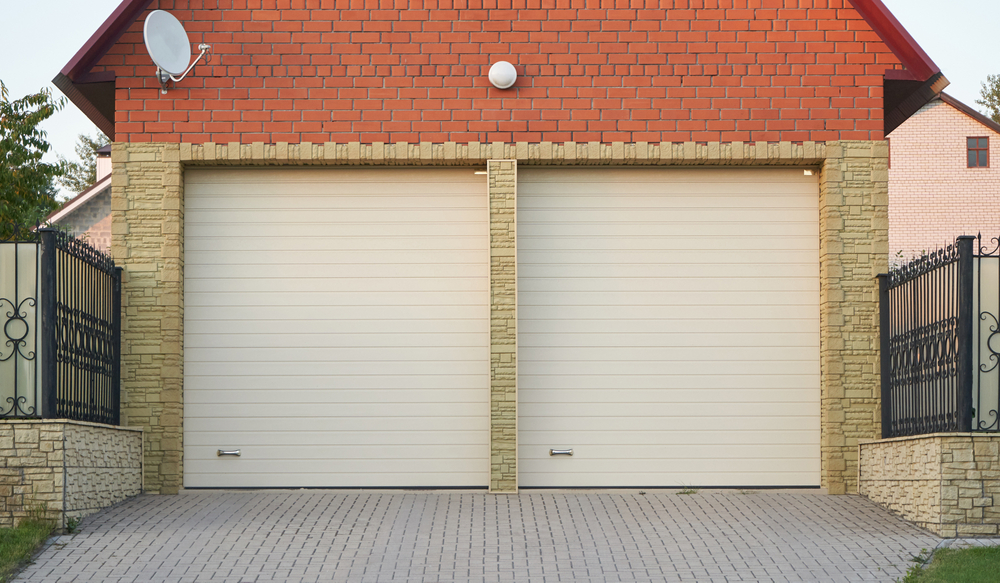 Garage with double door screens