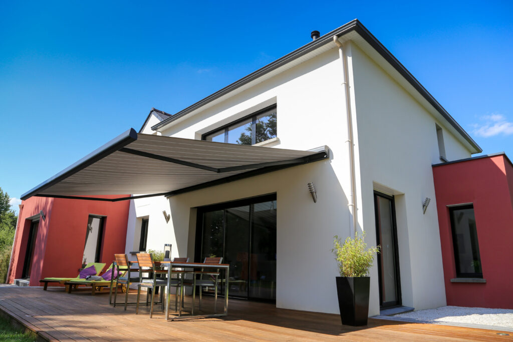 vacation home with automated awning on back patio